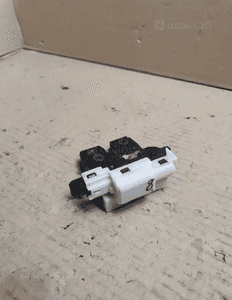 ZAMEK KLAPY TYŁ RENAULT LAGUNA III KOMBI nr 8200747429B 2