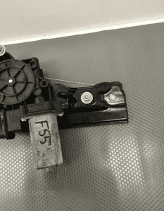 MINI F55 PODNOŚNIK SZYBY PRAWY TYŁ 4828858 5