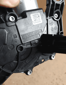SILNICZEK WYCIERACZKI TYŁ 287102467R DUSTER I LIFT 3