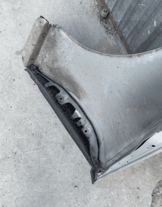 Mercedes CL 216 błotnik  srebrny 775  ślizg  prawy 10
