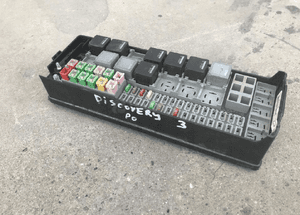 Skrzynka bezpieczników Land Rover Discovery III 301047500 1