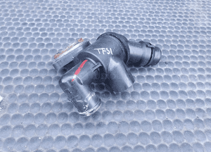 Obudowa Termostat Y2495002 06D121133C Krociec Czujnik Przewod Waz 2.0 TFSI Audi A4 B7 A6 C6 12