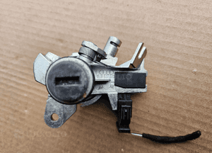 Audi A6 C6 zamek klapy tył 4