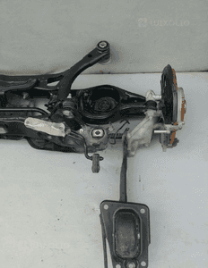 ZAWIESZENIE LEWY TYŁ ZWROTNICA SKODA SUPERB 2017