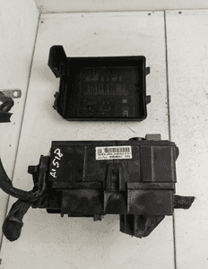 SKRZYNKA BEZPIECZNIKÓW BSI OPEL CORSA E 39036047 CFL 1