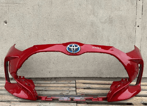 Zderzak przód przedni toyota yaris iv 4 2020- cały 1