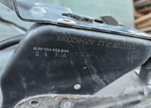 Slizg Lampy Mocowanie Uchwyt Okular Zamek Linka Przod Przedni LEWY  Mercedes W204 C-Klasa 7