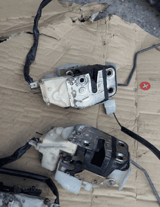 Mazda 626 GF GW 97-02 lift Zamek drzwi prawy lewy przód przedni tylny 2