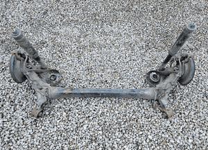 Toyota PRIUS III 09-15 belka tylna oś 1