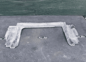 Osłona 4B0825215B Pampers Dolna Belki Zawieszenia Tyl Tylna Audi A6 C5 15