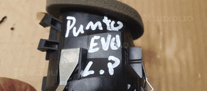 Kratka nawiewu powietrza lewy przód Fiat Punto EVO 226721 7