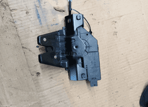 Zamek klapy bagażnika BMW 3 E46 8196401 2