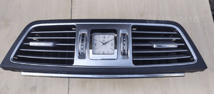 MERCEDES E 207 zegarek nawiew środkowy kratka środkowa A 2078300000 1