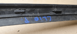 Listwa szyby czołowej prawy przód Renault Clio III 8200699928 9