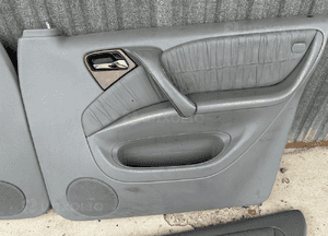 MERCEDES ml 163 tapicerka boczek drzwi lift szara skóra 2