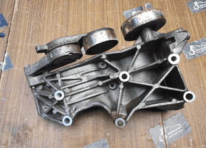 Łapa 06B903143L Uchwyt Alternator Mocowanie Wspornik 1.6 ALZ 2.0 ALT FSI 1.8 T AUDI A4 B6 B7 VW Passat 06B903143L 10