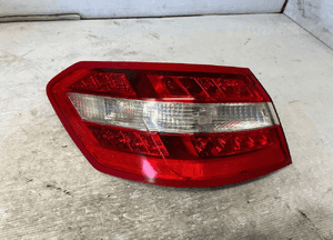 Mercedes E klasa W212 LAMPA ZESPOLONA LEWY TYŁ A2129066601 1