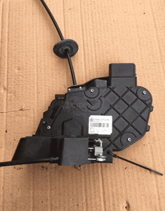 Zamek drzwi przedni prawy 6W8A-21812 LAND ROVER FREELANDER 2 II 1