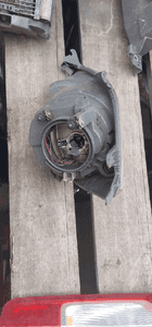 Przod przednia lampa prawa ford fiesta MK6 3