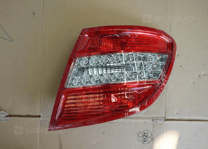 Mercedes 204 sedan lift led lampa tylna prawa 1