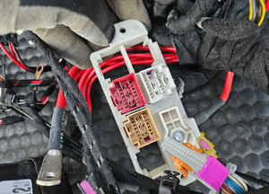 Wiazka Instalacja Wnetrza 3.2 FSI AUK Benzyna Audi A4 B7 Sedan Quattro UK Angielska 18