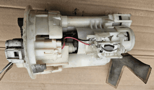 Toyota Corolla Verso 1.6 1.8 pompka paliwa pompa 77020-0F010 -13100 1