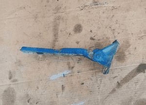 Zawias maski prawy VW Golf IV 4 1J0823302A LA5C 4