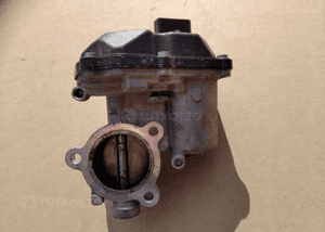 VW Passat B8 1.6 TDI przepustnica spalin  EGR 04L131501C 2