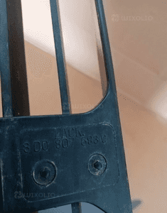 Kratka zderzaka przód przednia środkowa Audi A4 B5 8D0807683C 3