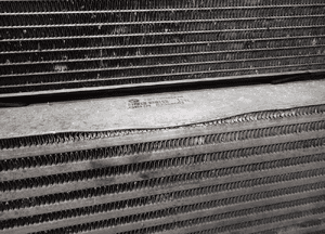 CHŁODNICA WODY INTERCOOLER BMW 5 V F10 F11 RAMKA 8