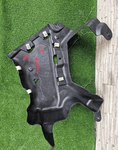 Podłoga pod silnik bmw M2 F42 8493716