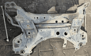 Toyota Verso Avensis T27 wozek sanki kolyska belka pod silnik 4