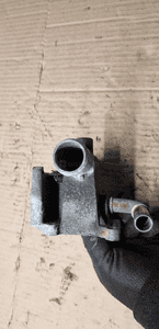 Obudowa termostatu króciec Ford Mondeo MK3 2.0 16V 1S7G-8K556-AH 6