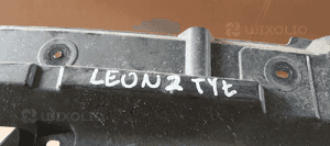 Ślizg zderzaka tył tylny środkowy Seat Leon II 7