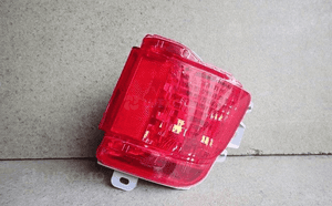 Lampa prawa przeciwmgielna toyota land cruiser 1