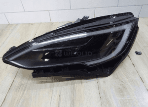 Tesla s plaid lampa lewy przód 1563713-00-D 1