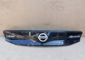BLENDA NA KLAPE NISSAN LEAF 18-
