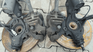 Citroen C4 Picasso I 2.0 HDI zwrotnica przod przednia lewa 2