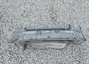 toyota AURIS I 07-11 belka podłoga pas tylny 1