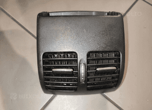 Mercedes c-klasa W204 lift osłona konsoli środkowej kratka nawiewu tył bdb 6