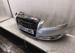 Audi A4 B7 zderzak przód przedni halogeny LY7W srebrny 2