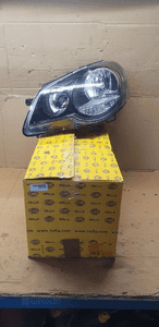 Lampa lewy przód przednia lewa VW Polo IV 9N Nowa TYC 1EE247019221 1