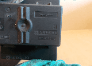PODSTAWA SKRZYNKI BEZPIECZNIKOW VW AUDI 0907361 + SKRZYNKA PRZEKAŹNIKÓW 1K0937311C 8