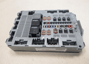 JAGUAR XF X250 2.7 D SKRZYNKA BEZPIECZNIKÓW BSI MODUŁ 3