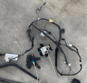 Hyundai  i10  szyba tylna klapy zamek mechanizm wycieraczki osłona odblask zderzaka 13