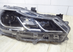 LAMPA prawa przód COROLLA E21 SEDAN 81110-02T31 2