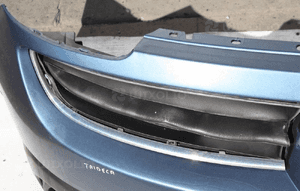 Subaru Tribeca zderzak przedni 3