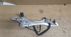 Suzuki gladius 650 set podnóżek prawy + pompa 4