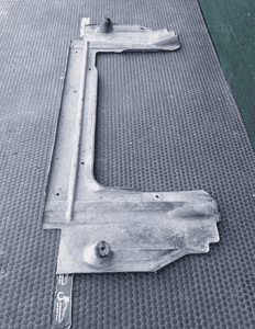 Osłona 4B0825215B Pampers Dolna Belki Zawieszenia Tyl Tylna Audi A6 C5 12
