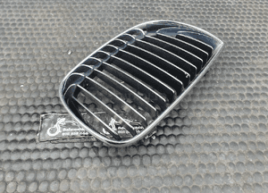 Kratka 7128613 7128614 7906809 Atrapa Nerki Nerka Gril Atrapka Zderzaka Przód M-Pakiet BMW 1 E81 E87 19